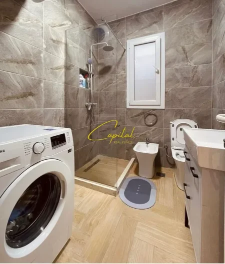 Tirane, jepet me qera apartament 2+1 Kati 1, 100 m² 730 € (21 DHJETORI)