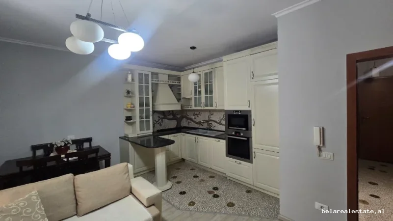 Tirane, jepet me qera apartament 1+1+Ballkon Kati 3, 70 m² 678 € (Medar Shtylla)
