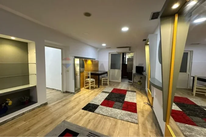 Tirane, jepet me qera apartament 1+1 , 72 m² 450 € (Liceu artistik)