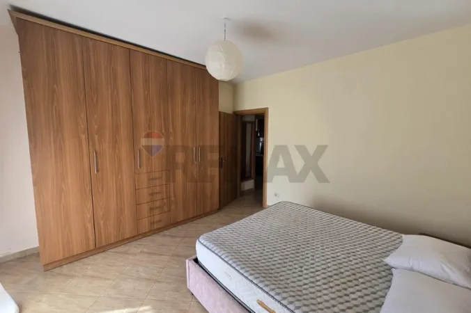 Tirane, jepet me qera apartament 1+1 Kati 2, 450 € (Don bosko)