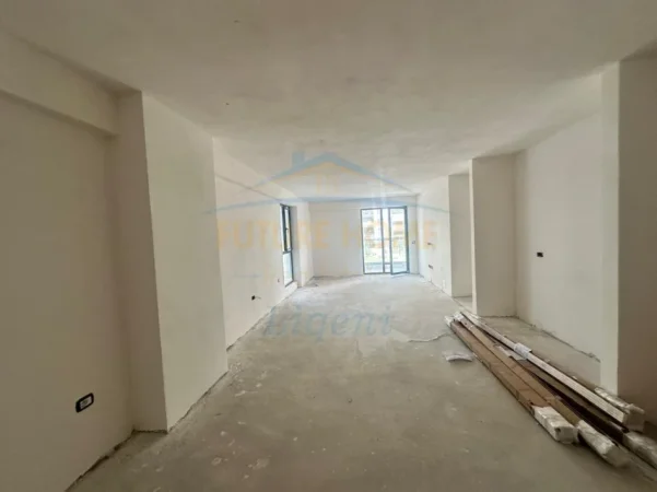 Tirane, shitet apartament 3+1 Kati 1, 143 m² 250.740 € (Fusha e Aviacionit)