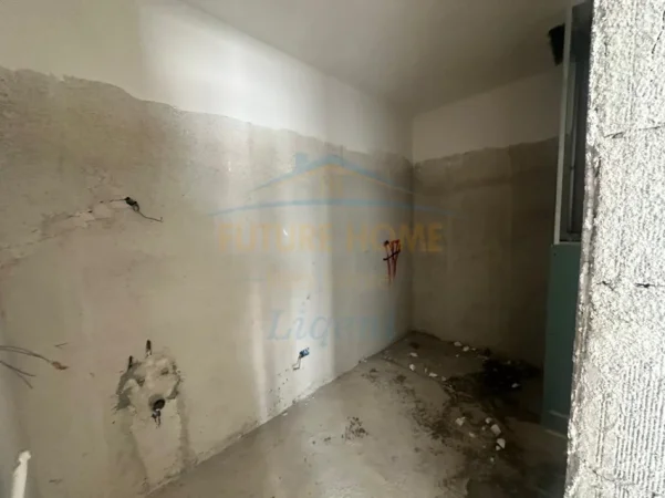 Tirane, shitet apartament 3+1 Kati 1, 143 m² 250.740 € (Fusha e Aviacionit)