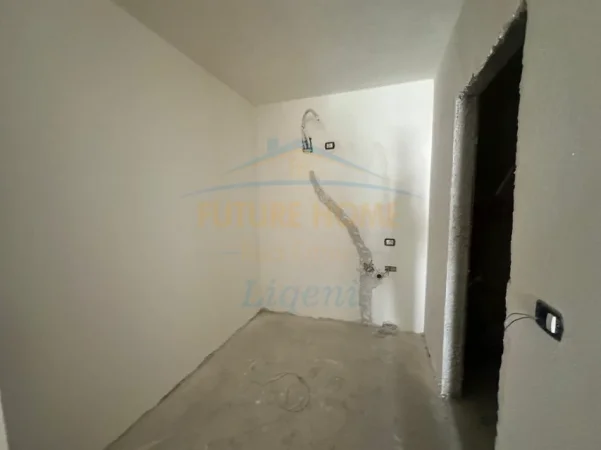 Tirane, shitet apartament 3+1 Kati 1, 143 m² 250.740 € (Fusha e Aviacionit)