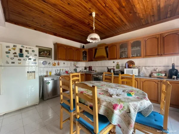 Tirane, jepet me qera Vile 2+1+Ballkon Kati 2, 140 m² 521 € (Todi Shkurti)