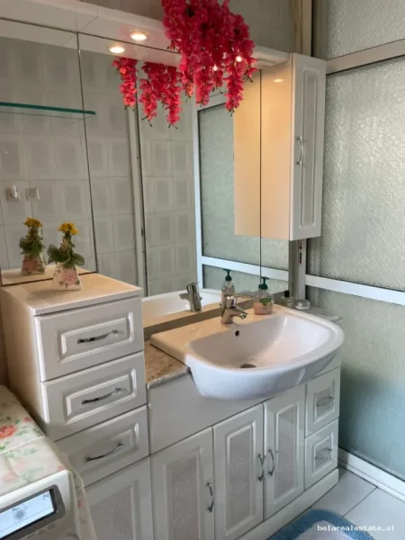 Tirane, jepet me qera Vile 2+1+Ballkon Kati 2, 140 m² 521 € (Todi Shkurti)