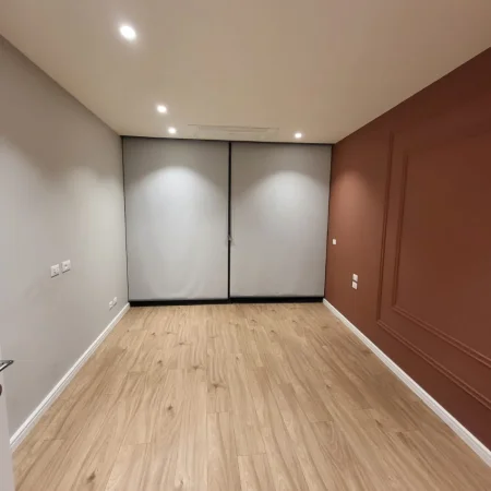 Shqiperi, jepet me qera zyre Kati 5, 110 m² 1.500 € (Lake view)