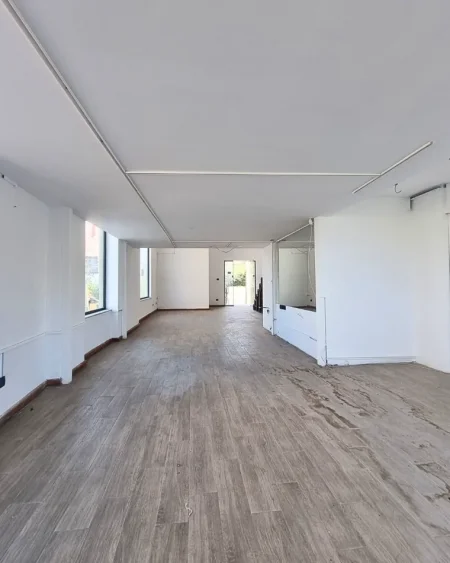 Shqiperi, shes ambjent biznesi Kati 1, 78 m² 199.000 € (rruga Inajet Dumi)
