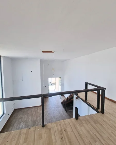 Shqiperi, shes ambjent biznesi Kati 1, 78 m² 199.000 € (rruga Inajet Dumi)