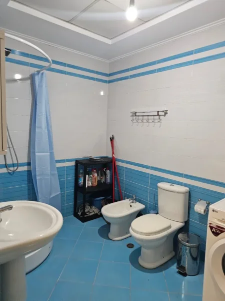 Tirane, jepet me qera apartament 2+1 Kati 1, 76 m² 550 € (5 Maj prane Concord Center)