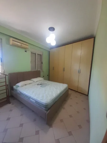 Tirane, jepet me qera Apartament 1+1+Aneks Kati 2,Mobiluar, Çmimi 59.000 Lekë të Reja, tek  Rruga Durrësit, Tiranë.