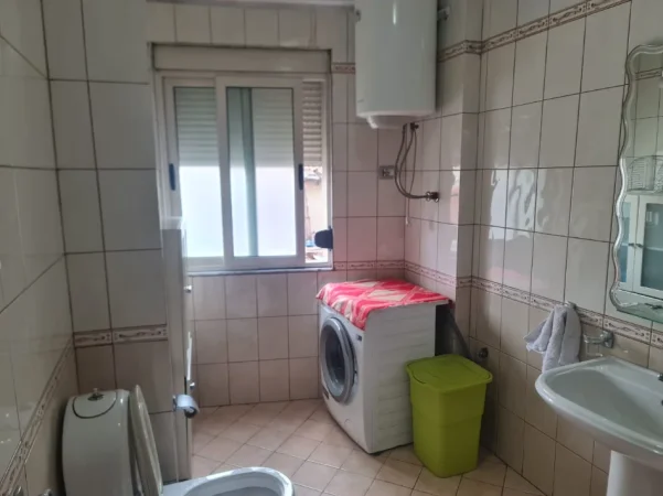 Tirane, jepet me qera Apartament 1+1+Aneks Kati 2,Mobiluar, Çmimi 59.000 Lekë të Reja, tek  Rruga Durrësit, Tiranë.