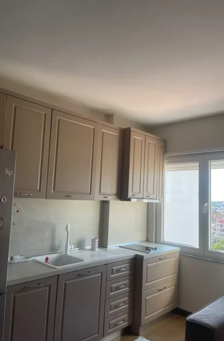 Tirane, jepet me qera apartament 1+1 Kati 4, 65 m² 500 € (Shkolla e Bashkuar)
