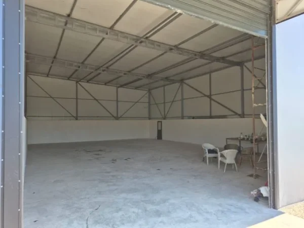 Tirane, jepet me qera dyqan Kati 0, 235 m² 1.200 € (kombinat , prush , vaqarr , ndroq)