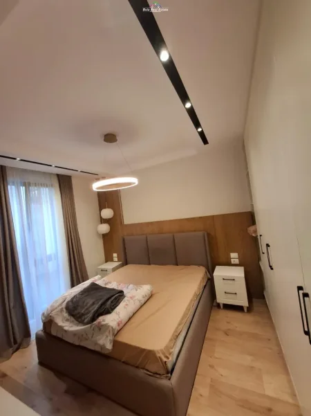 Tirane, jepet me qera apartament 2+1+Ballkon Kati 2, 120 m² 890 € (Xhanfize Keko)
