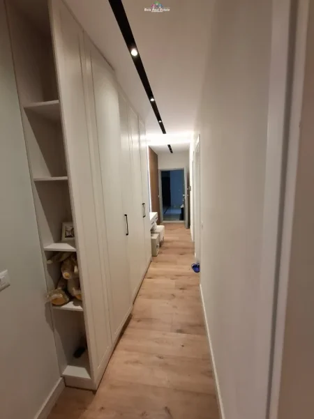 Tirane, jepet me qera apartament 2+1+Ballkon Kati 2, 120 m² 890 € (Xhanfize Keko)