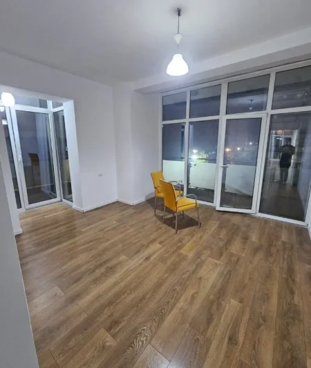 Tirane, jepet me qera zyre , 140 m² 1.300 € 