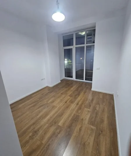 Tirane, jepet me qera zyre , 140 m² 1.300 € 