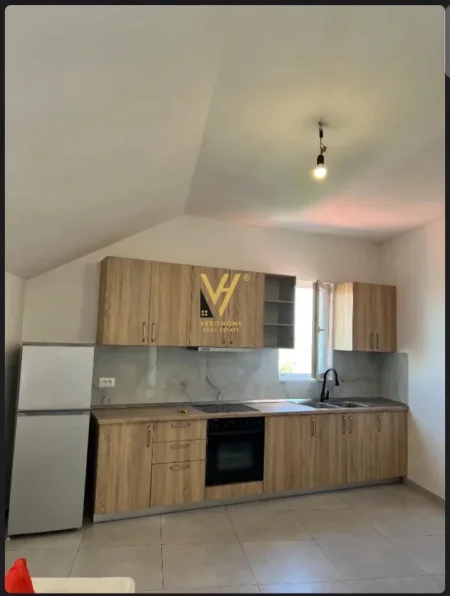 Tirane, jepet me qera apartament 2+1+Ballkon Kati 3, 100 m² 100 € (YZBERISHT)