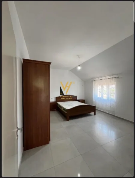 Tirane, jepet me qera apartament 2+1+Ballkon Kati 3, 100 m² 100 € (YZBERISHT)