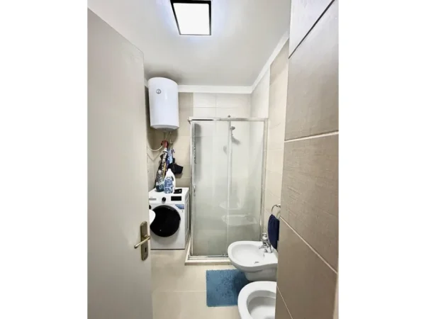 Tirane, jepet me qera apartament 1+1 Kati 11, 48 m² 550 € (Kompleksi Kontakt, 21 Dhjetori.)