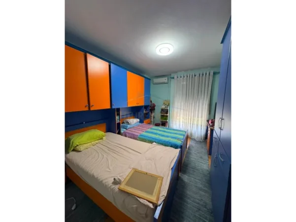 Tirane, shitet apartament 3+1+2+ 2 PARKIME, Kati 4, 123 m² 300.000 € (PALLATI ME SHIGJETA)