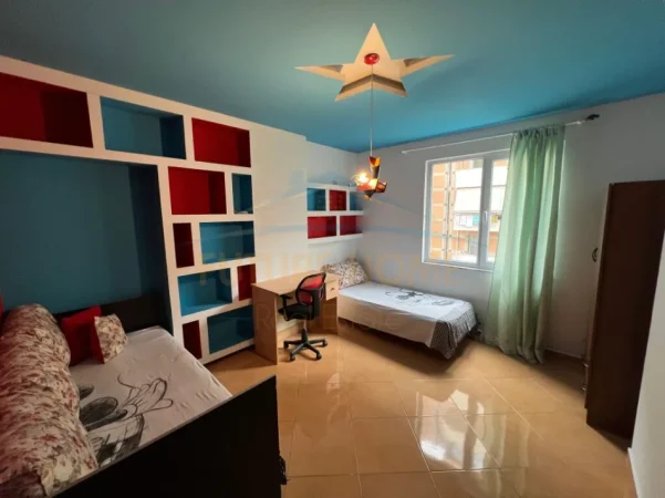 Tirane, jepet me qera apartament 2+1 Kati 5, 93 m² 570 € (Unaza e Re.)