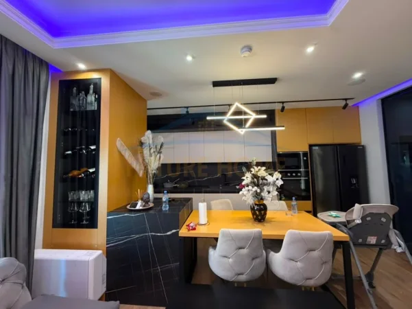 Tirane, shitet apartament 2+1 Kati 4, 98 m² 245.000 € (Ish-Fusha e Aviacionit)