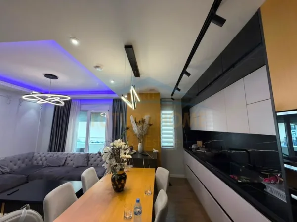 Tirane, shitet apartament 2+1 Kati 4, 98 m² 245.000 € (Ish-Fusha e Aviacionit)