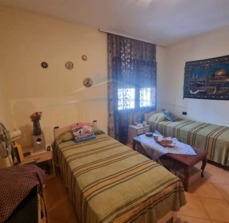 Tirane, shitet apartament 2+1 Kati 5, 120 m² 120 Euro (Laprak)