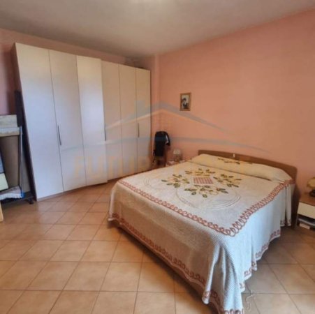 Tirane, shitet apartament 2+1 Kati 5, 120 m² 120 Euro (Laprak)