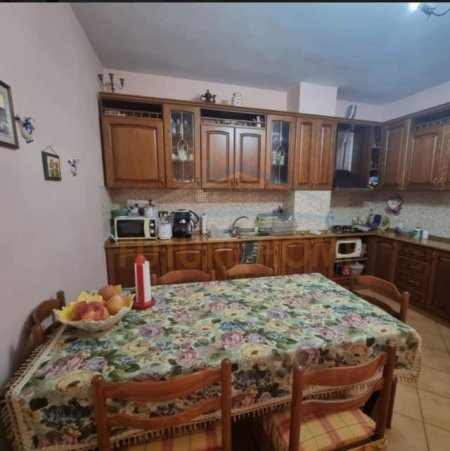 Tirane, shitet apartament 2+1 Kati 5, 120 m² 120 Euro (Laprak)