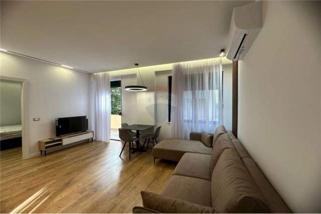 Tirane, jepet me qera apartament 2+1+BLK 80 m² 650 Euro