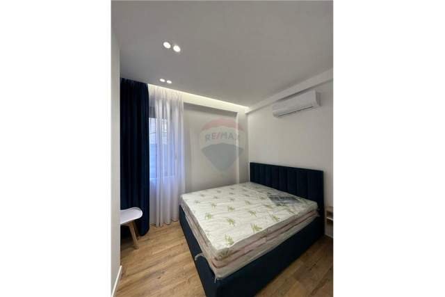 Tirane, jepet me qera apartament 2+1+BLK 80 m² 650 Euro