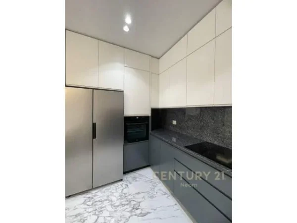 Tirane, jepet me qera apartament 2+1+BLK Kati 6, 110 m² 1.300 Euro (Komuna e Parisit)