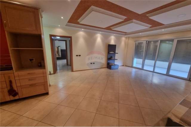 Tirane, jepet me qera apartament Kati 1, 118 m² 450 Euro (Kompleksi Dinamo)