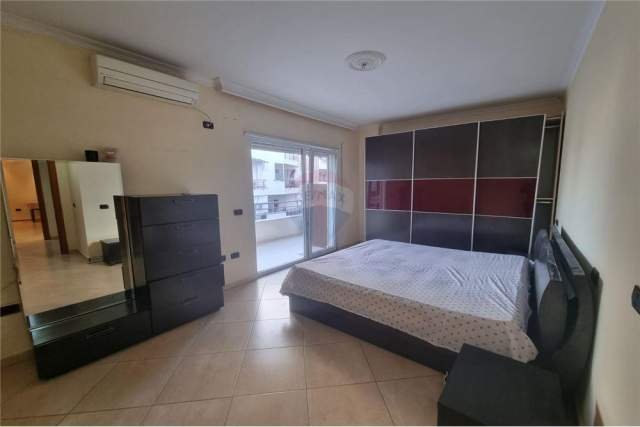 Tirane, jepet me qera apartament Kati 1, 118 m² 450 Euro (Kompleksi Dinamo)