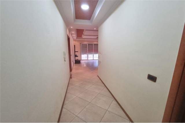 Tirane, jepet me qera apartament Kati 1, 118 m² 450 Euro (Kompleksi Dinamo)