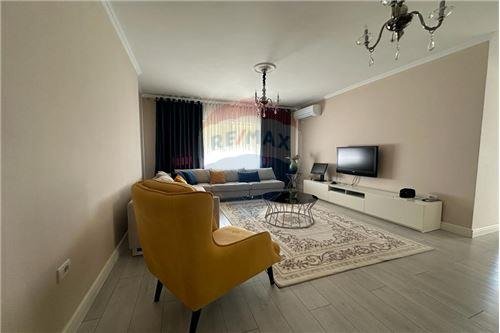 Tirane, jepet me qera apartament 2+1+BLK Kati 6, 600 Euro (Ali Demi)