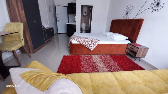 Tirane, jepet me qera  ditore garsonier 1 Katshe Kati 1, 35 m² 3.000 Leke (Rruga Dritan Hoxha)