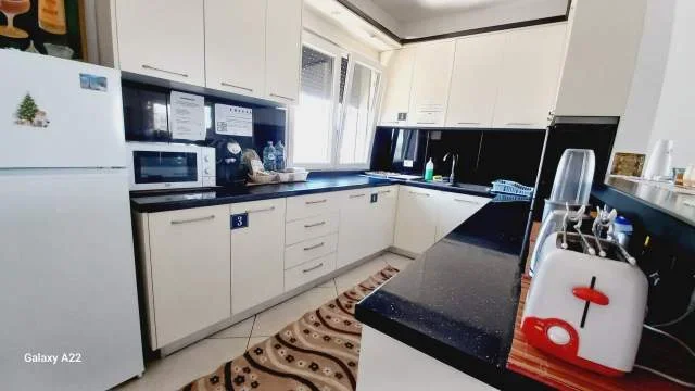 Tirane, jap me qera ditore apartament 5+1+BLK Kati 8, 85 Euro (Rruga Dritan Hoxha)