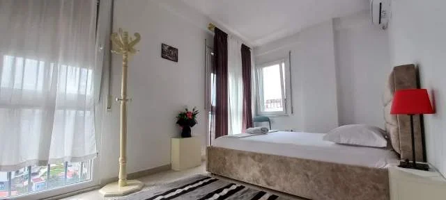 Tirane, jap me qera ditore apartament 5+1+BLK Kati 8, 85 Euro (Rruga Dritan Hoxha)