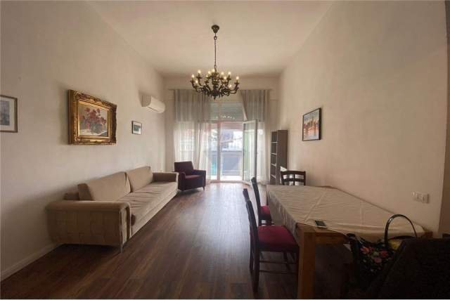 Tirane, jepet me qera apartament 2+1 Kati 8, 105 m² 800 Euro (Ring Center)