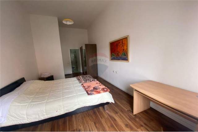 Tirane, jepet me qera apartament 2+1 Kati 8, 105 m² 800 Euro (Ring Center)