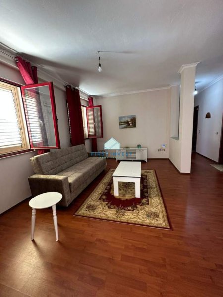 Tirane, jepet me qera apartament 1+1+A+BLK Kati 3, 80 m² 350 Euro (Pallatet Cabej)