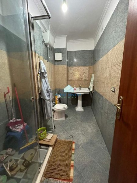 Tirane, jepet me qera apartament 1+1+A+BLK Kati 3, 80 m² 350 Euro (Pallatet Cabej)