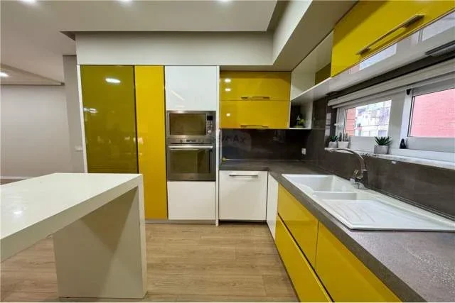 Tirane, shitet apartament 3+1+A+BLK Kati 2, 135 m² 192.000 Euro (Komuna Parisit ish Eleonora)