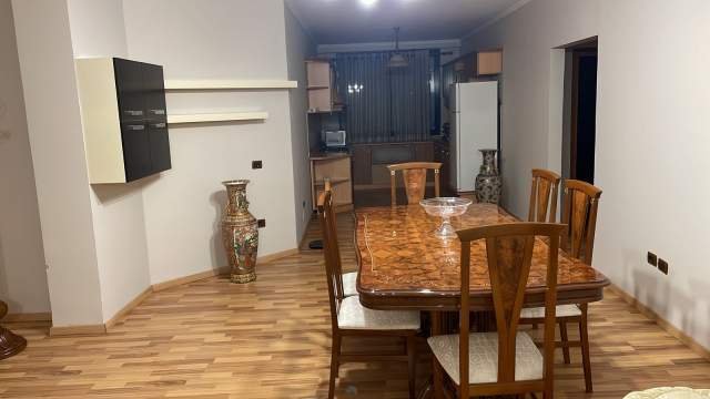 Tirane, jap me qera apartament 2+1 Kati 6, 100 m² 650 Euro (Rr Elbasanit)