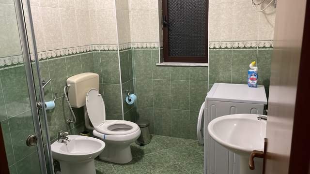 Tirane, jap me qera apartament 2+1 Kati 6, 100 m² 650 Euro (Rr Elbasanit)