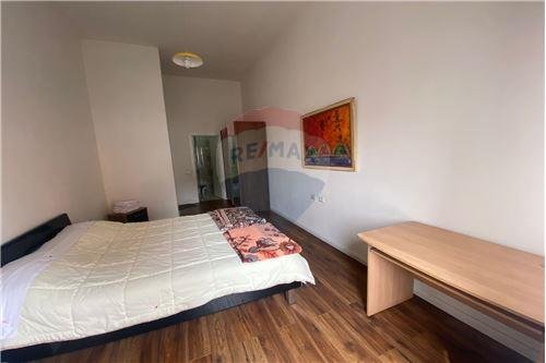 Tirane, jepet me qera apartament 2+1+BLK Kati 8, 105 m² 800 Euro (Zogu i Zi, prane Ring Center)