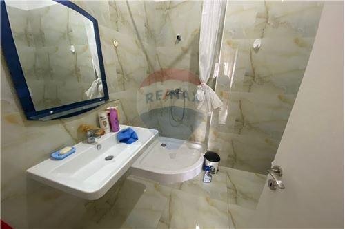 Tirane, jepet me qera apartament 2+1+BLK Kati 8, 105 m² 800 Euro (Zogu i Zi, prane Ring Center)